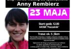 Plakat informujący o wydarzeniu sportowym „Biegowe Spotkanie z Anią” upamiętniającym Annę Rembierz. Wydarzenie (bieg i Nordic Walking) odbędzie się 23 maja o godzinie 12:00 w Parku Pszczelnik w Siemianowicach Śląskich. Na plakacie znajduje się uśmiechnięta kobieta w różowej bluzie sportowej.