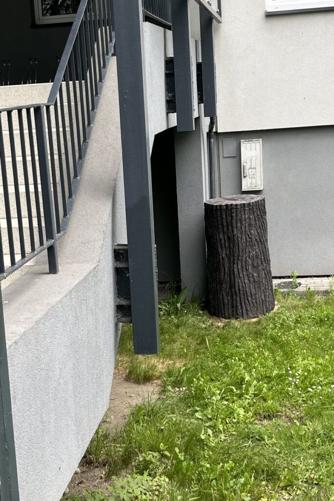 Zbiornik na deszczówkę przy szkole