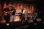 Zespół ZeNN wykonuje koncert przed publicznością zgromadzoną na Małej Scenie w SCK Parku Tradycji podczas cyklu Chill Time.