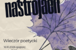 Tło grafiki imituje zagnieciony papier w beżowym odcieniu. W górnej części widnieje duży, stylizowany napis „W jesiennych nastrojach”. Z prawej strony na tekst nachodzi ilustracja liścia klonu, utrzymana w fioletowo-purpurowej kolorystyce z akwarelowym wykończeniem i wyraźnym konturem. W lewym dolnym rogu umieszczono szczegóły dotyczące wydarzenia. U dołu kompozycji znajduje się logo Muzeum Miejskiego w Siemianowicach Śląskich.