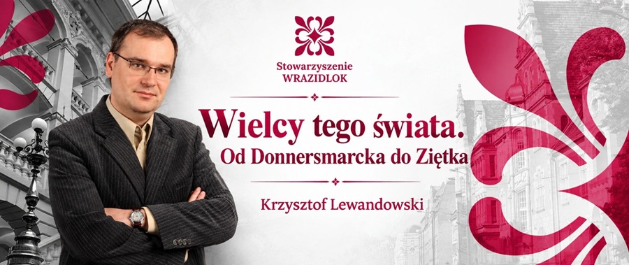 Plakat prelekcji „Wielcy tego świata. Od Donnersmarcka do Ziętka” ze zdjęciem Krzysztofa Lewandowskiego na tle historycznej architektury. Spotkanie 18 października w SCK Zameczek.