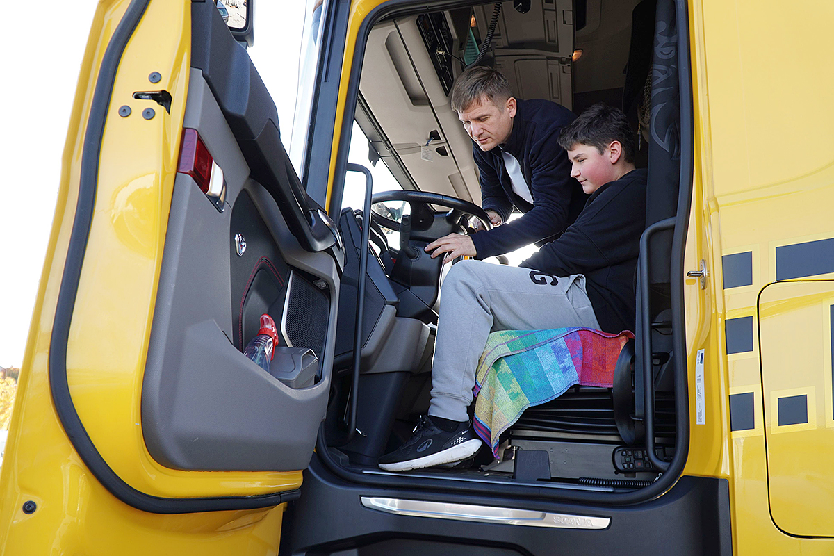 Akademia Przedsiębiorczości z wizytą w firmie transportowej ZTE Katowice