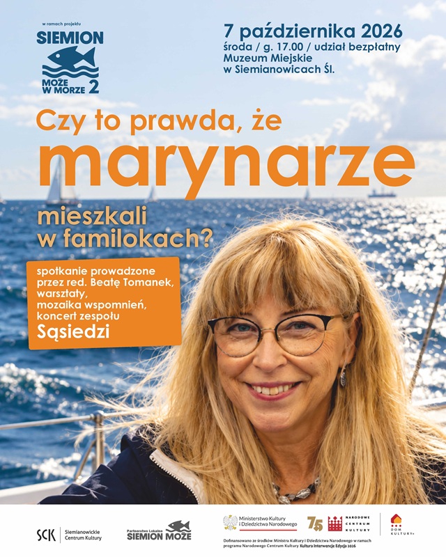 Grafika spotkania „Czy to prawda, że marynarze mieszkali w familokach?” z fotografią prowadzącej Beaty Tomanek na tle morza. Wydarzenie odbędzie się 7 października o godz. 17.00 w Muzeum Miejskim w Siemianowicach Śląskich. W programie warsztaty, mozaika wspomnień i koncert zespołu Sąsiedzi.
